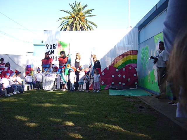 fotos/2012-12-25 - Acto egresados jardin maternal/P1030074.JPG